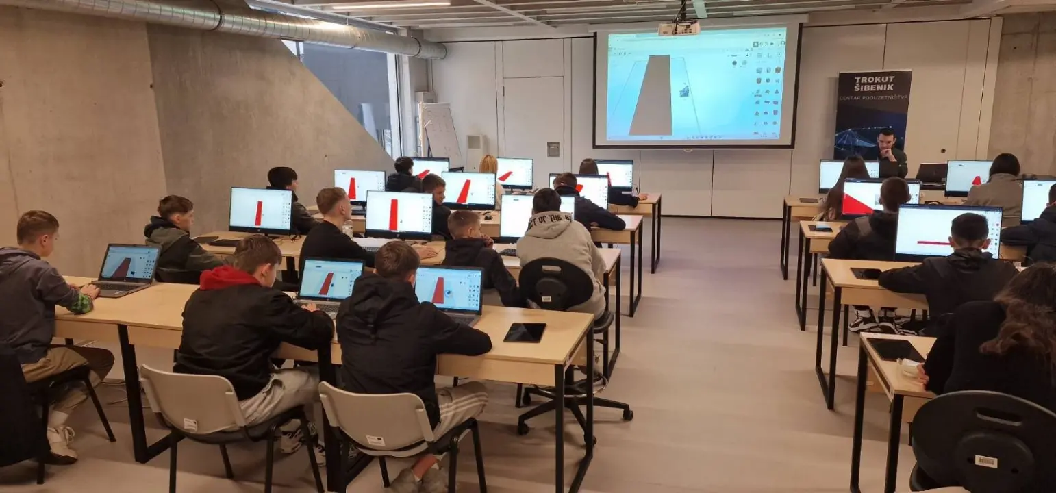 Kninski osnovnoškolci uronili u svijet novih tehnologija