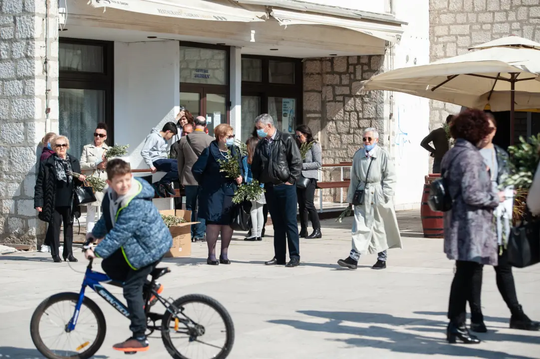 Procesijom, misom i blagoslovom maslinovih grančica Šibenčani proslavili Cvjetnicu   