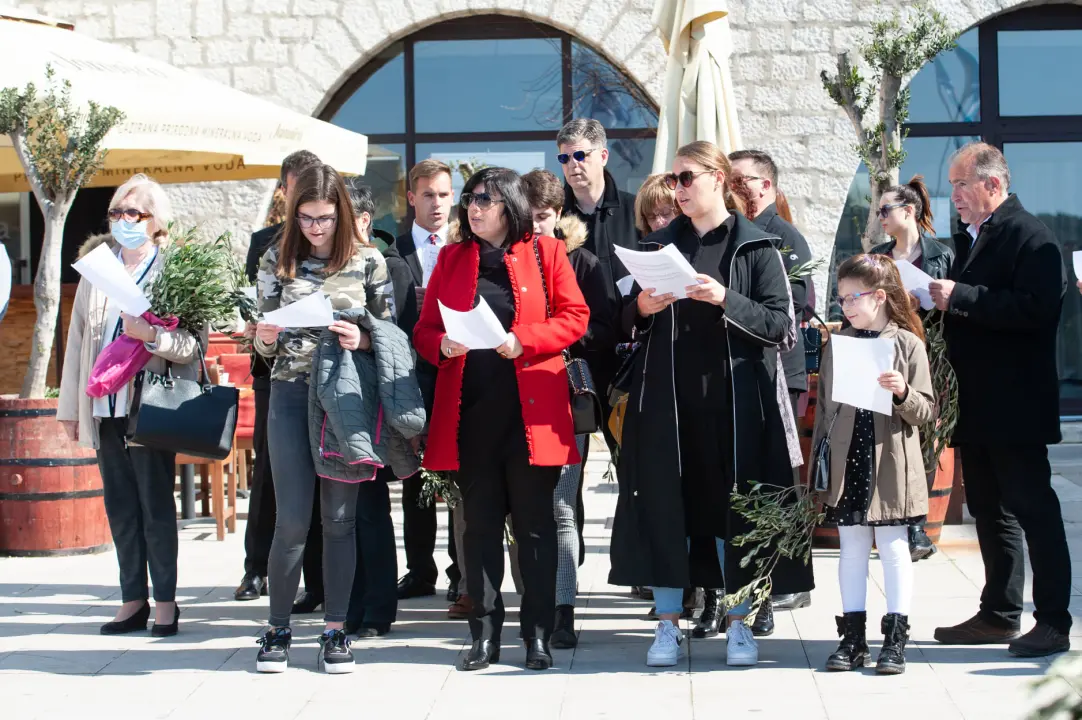 Procesijom, misom i blagoslovom maslinovih grančica Šibenčani proslavili Cvjetnicu   
