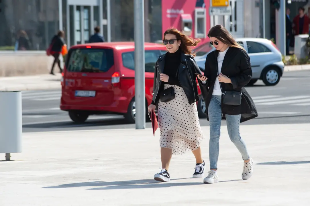 Ovotjedne kraljice šibenske špice ponudit će vam pregršt outfit ideja za travanjske dane