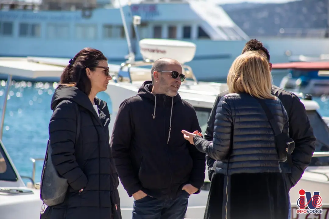 Uskrs u Vodicama: Lijepo vrijeme izmamilo ljude u đir po rivi i druženje uz kavu