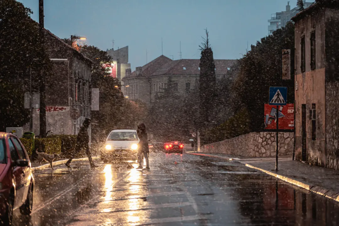 Već je debelo proljeće, a u Šibeniku pada snijeg: Zadnji put tako je bilo 2018. godine 
