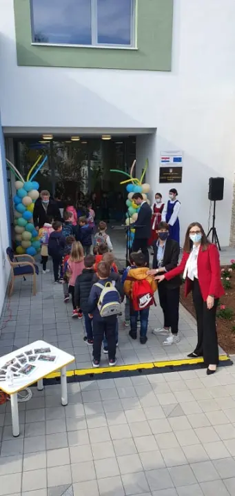 Vrpcu prerezala teta Femija: U Pirovcu otvorena 'Mendula', vrtić s jaslicama za 72 djece 