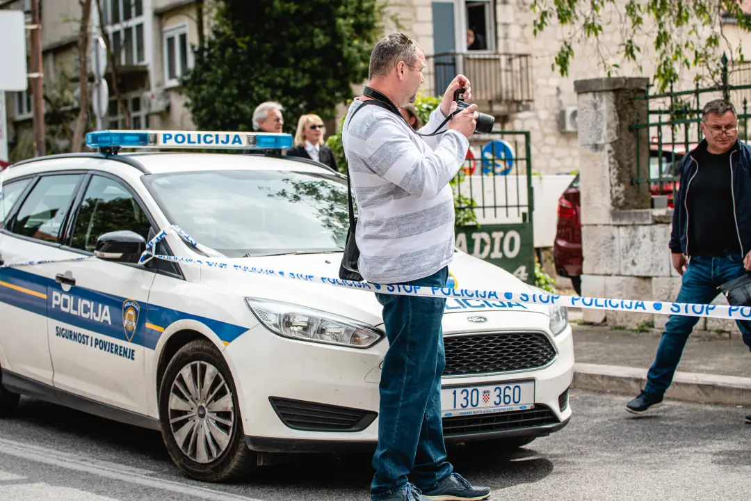 Policija potvrdila da je naprava ostavljena na zidu kod središta SDP-a 'zvončić': Pirotehničari ga deaktivirali bez posljedica