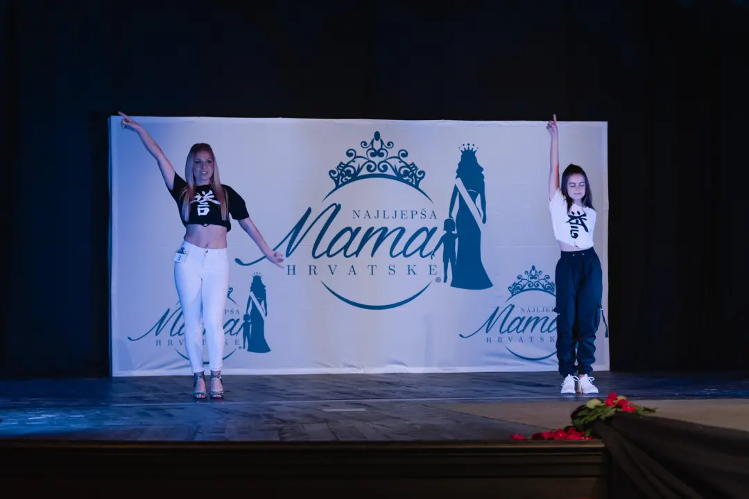 U šibenskom kazalištu održan izbor za najljepšu mamu: Vedrana Halinčić Bakšić i Ljubica Bulić ponijele lente