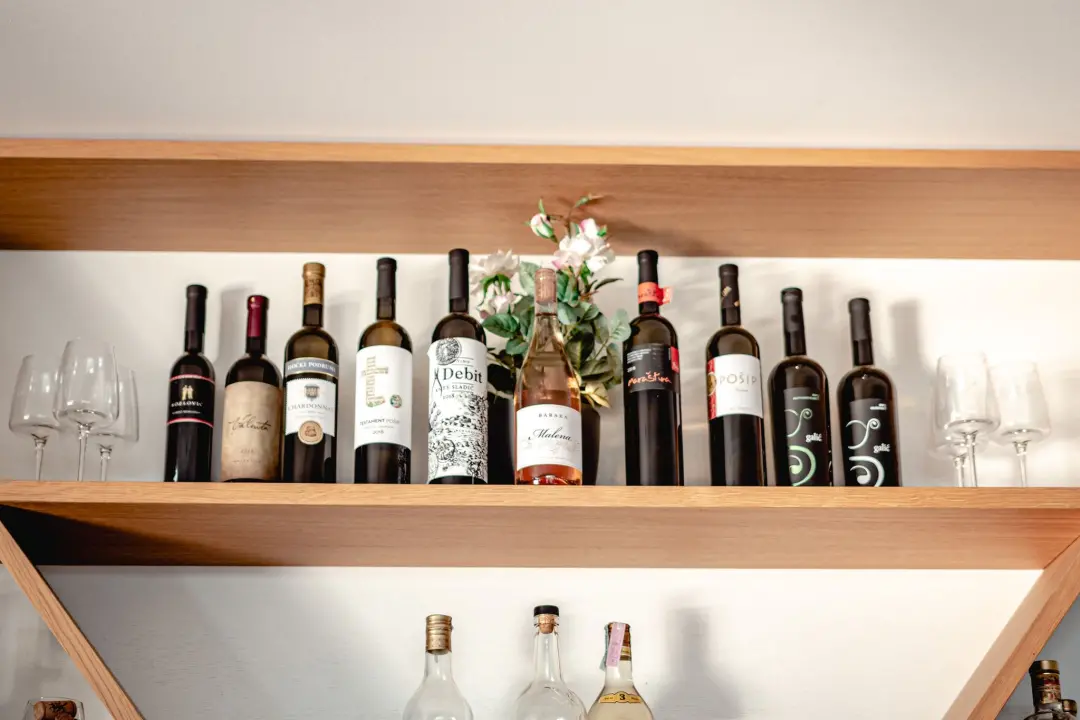 Priuštite si prekrasne trenutke na prozračnoj terasi Pomalo Bistro &amp; Bara u Žaboriću! 
