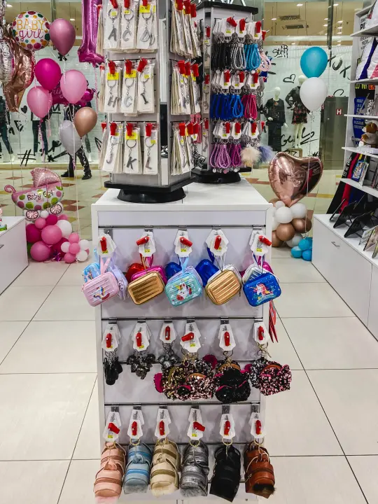 Iznenadite svoje bližnje personaliziranim poklonima i dekoracijama iz Smile T-shirt &amp; party storea! 