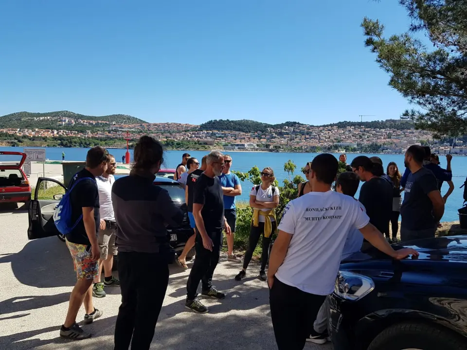 Ronioci objavili što su sve zatekli pod morem na Marinskoj: Gume, gume, gume... i jedan krov!