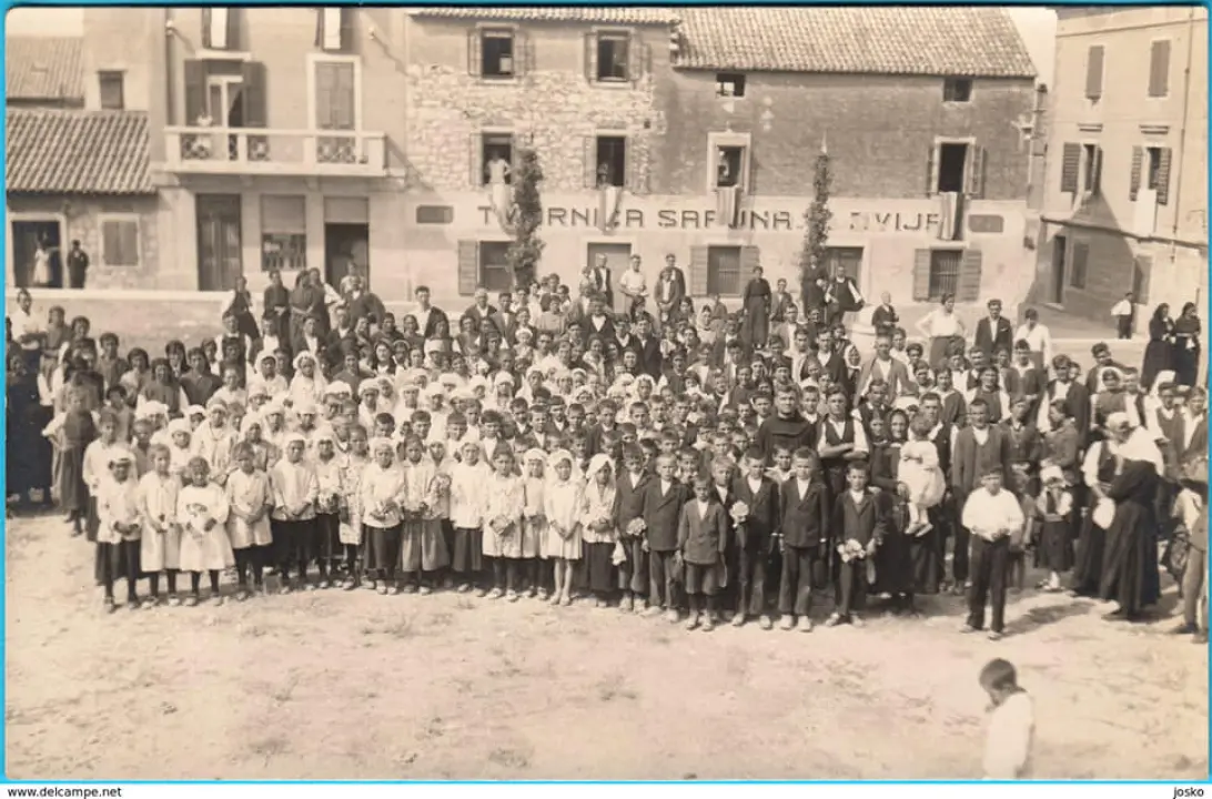 Našli smo stare i rijetke fotografije Šibenčana: Pogledajte što se sve kroz godine mijenjalo  