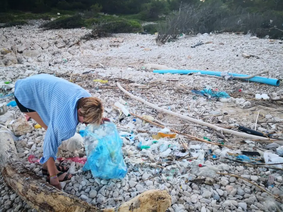 Ova šporka vala je usred Nacionalnog parka Kornati: 'Napunili smo gumenjak, a pomak na plaži se ne vidi'