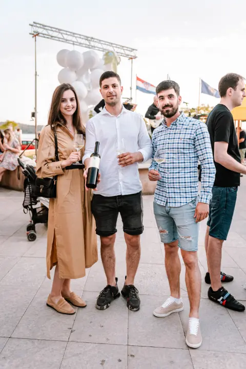 Romansa pidoće i Debita napunila rivu: Jele su se pohane, u toću, na lati, rižot, dimljene...