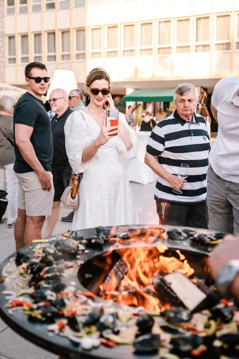 Romansa pidoće i Debita napunila rivu: Jele su se pohane, u toću, na lati, rižot, dimljene...
