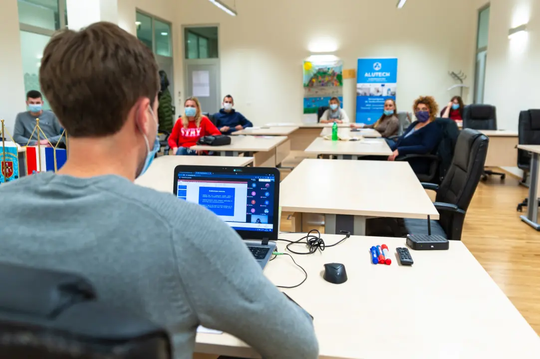 U tijeku je program obrazovanja odraslih u organizaciji Udruge EMEDEA: Pogledajte što su polaznici do sada naučili!