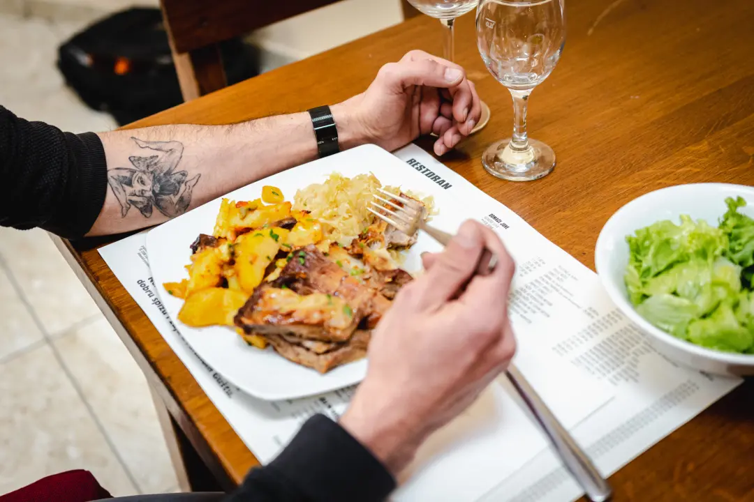 U Antinom guštu uživajte u vrhunskom roštilju uz produženo radno vrijeme! 