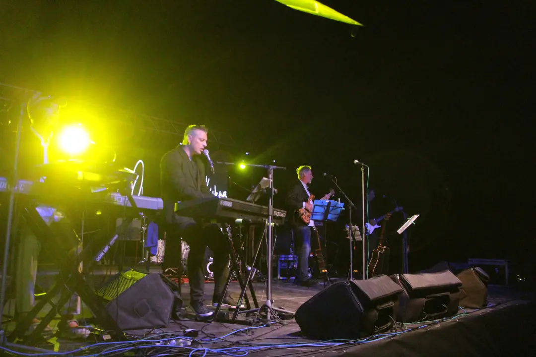 Na primoštenskom brdu Gaj održan koncert 'Tragom Olivera': Pogledajte kako smo se proveli 
