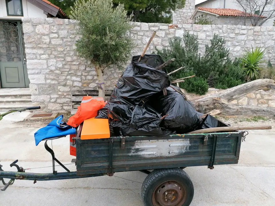 Pričali smo s curama i dečkima iz Šepurine: Od sadnje cvijeća do popravka balotane,  rade sto na sat i odlično ih ide