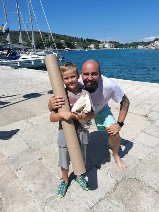 Ribafish dočekan u Prvić Luci: Družio se s djecom i učio ih kako čuvati more