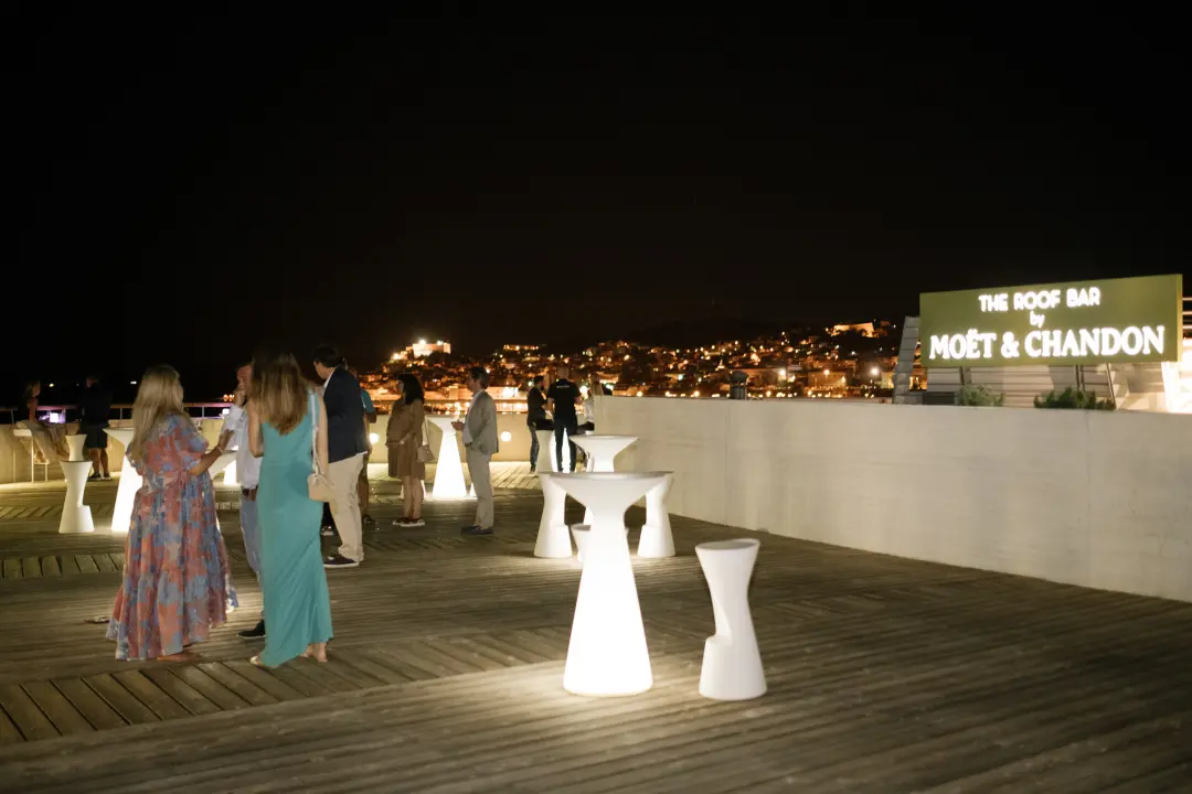 Uživajte u zalascima sunca u novootvorenom Roof Baru u D-Resortu! 