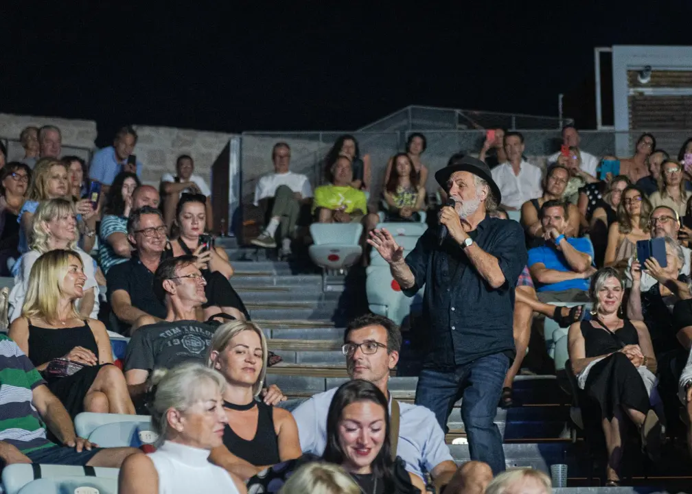 Rade Šerbedžija šarmirao sve odreda sinoć na sv. Mihovilu
