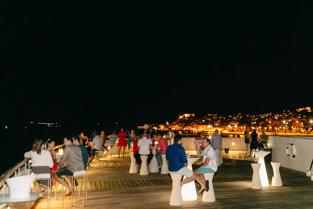 Otvorena je sezona evenata na Roof Baru: U posebnoj atmosferi možete uživati svaki vikend! 