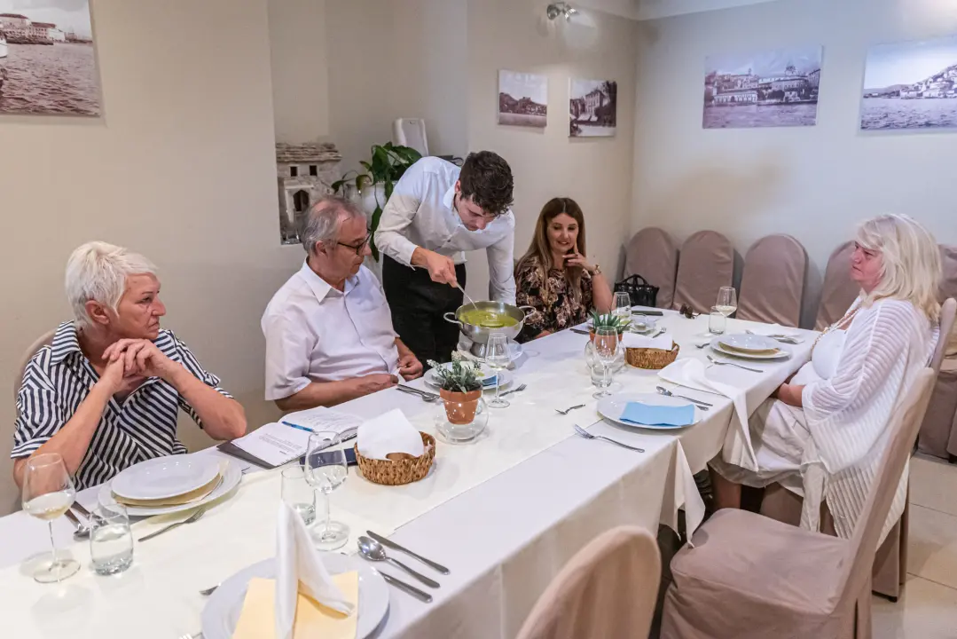 Uspješno je završen još jedan program POU Šibenik za prekvalifikacije kuhara, konobara i slastičara!