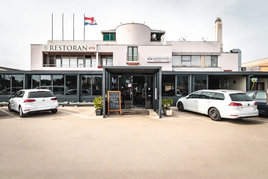 U Antinom Guštu omastite brk slasnim jelima ispod peke ili s ražnja!  