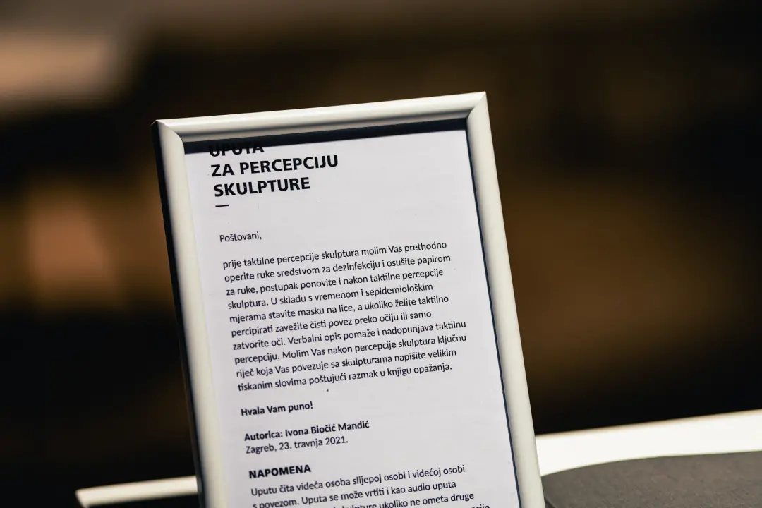 Izložba ‘More, ljudi, obala’ donosi konceptualne radove i snažne poruke o depresiji, migrantima...