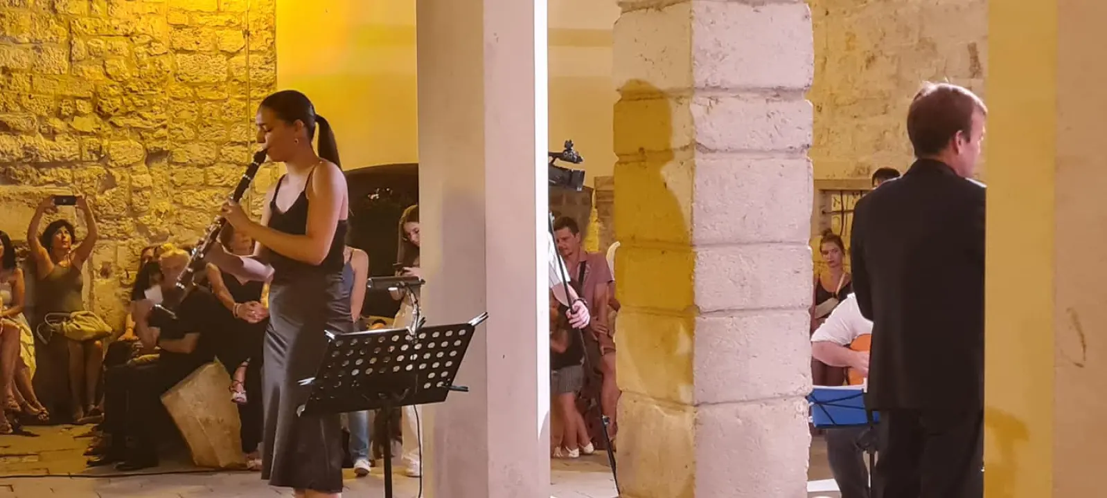 Na skalinama kod Muzeja slušao se Arsen: Gradski komorni orkestar svirao mu je za rođendan