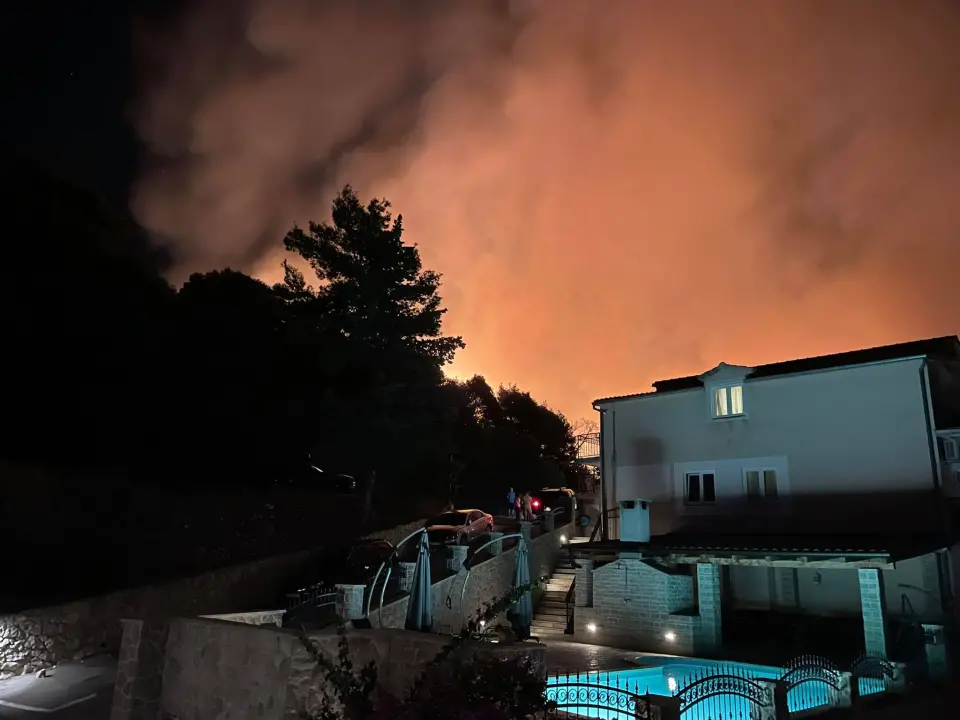 Pogledajte kako je izgledala borba s velikim požarom između Jadrtovca i Žaborića