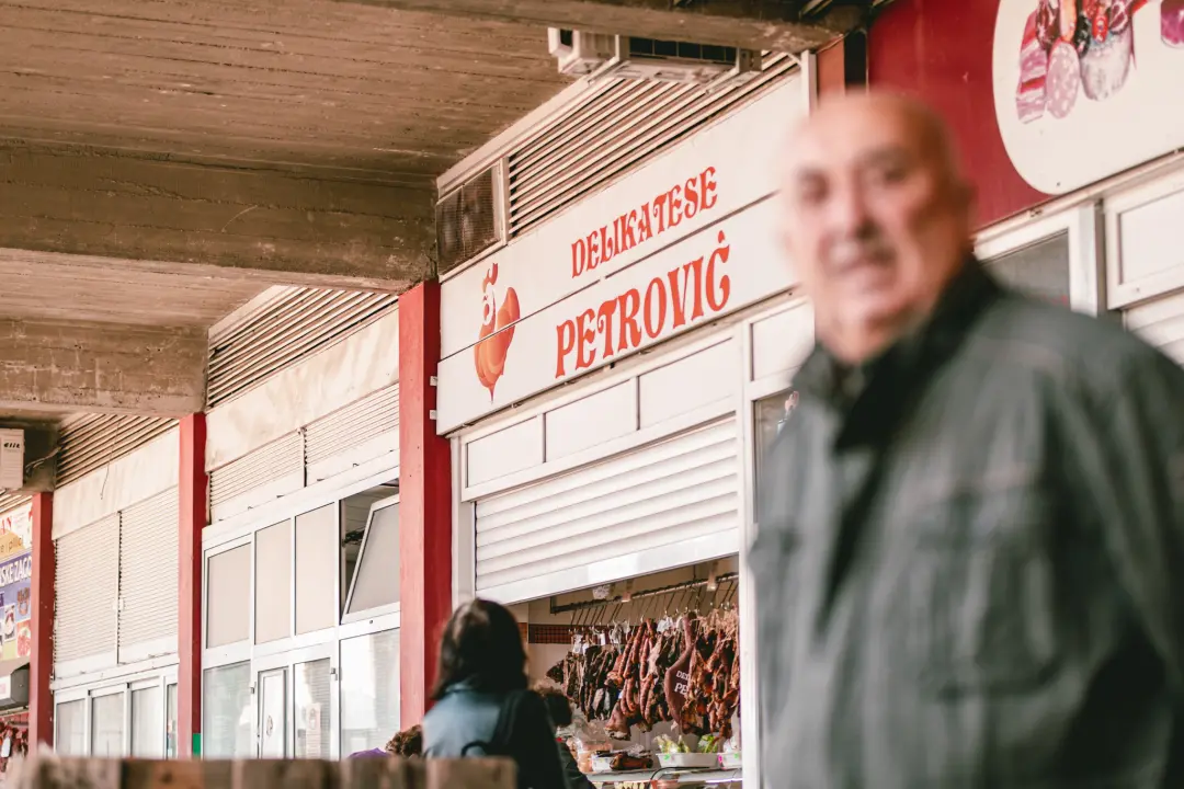 Zima je, kažu, hladna i strašna, ali uz Delikatese Petrović bit će vam toplo barem oko srca!