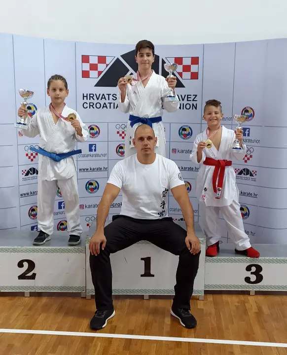 Borci i borkinje Karate kluba Šibenik s Državnog prvenstva se vratili s pet zlatnih, tri srebrne i jednom brončanom medaljom  