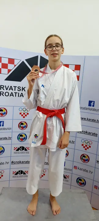 Borci i borkinje Karate kluba Šibenik s Državnog prvenstva se vratili s pet zlatnih, tri srebrne i jednom brončanom medaljom  