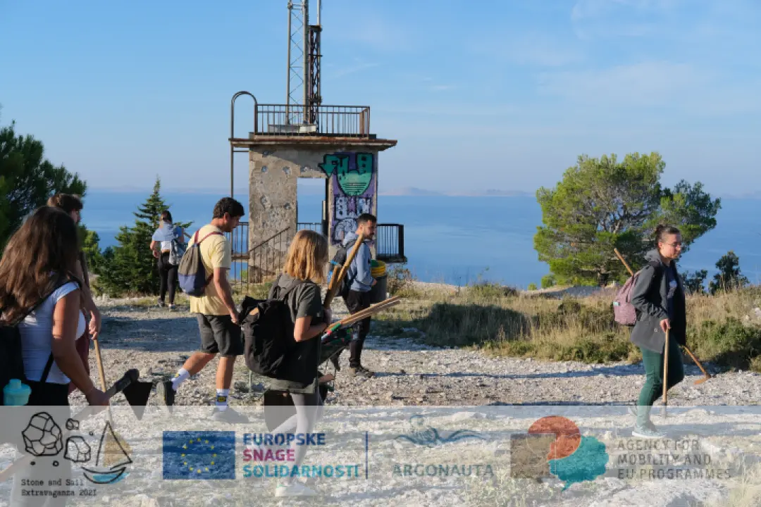 Mladi iz europskih zemalja mjesec dana radili na Murteru: Iza njih ostale nove pješačke staze i prebojane klupe