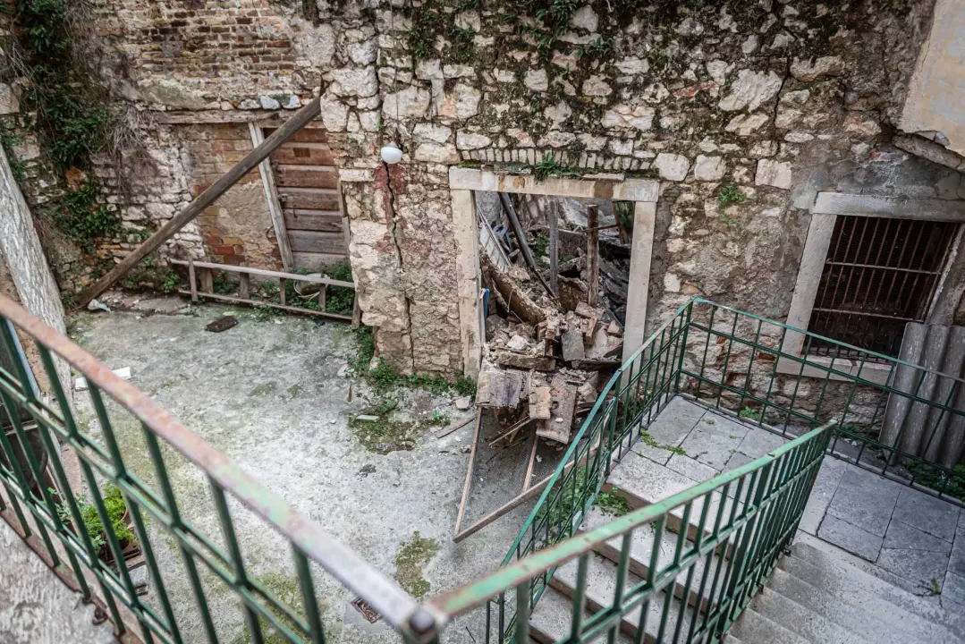 Komunalci nakon pregleda urušene kuće: 'Nema opasnosti za stanare u ulici, vlasnik će počistiti ostatke'  