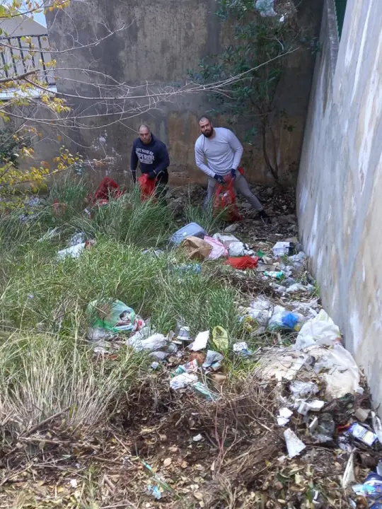 Dvojica Šibenčana čistila smeće kod dječjeg vrtića na Vidicima, akcija se nastavlja sutra