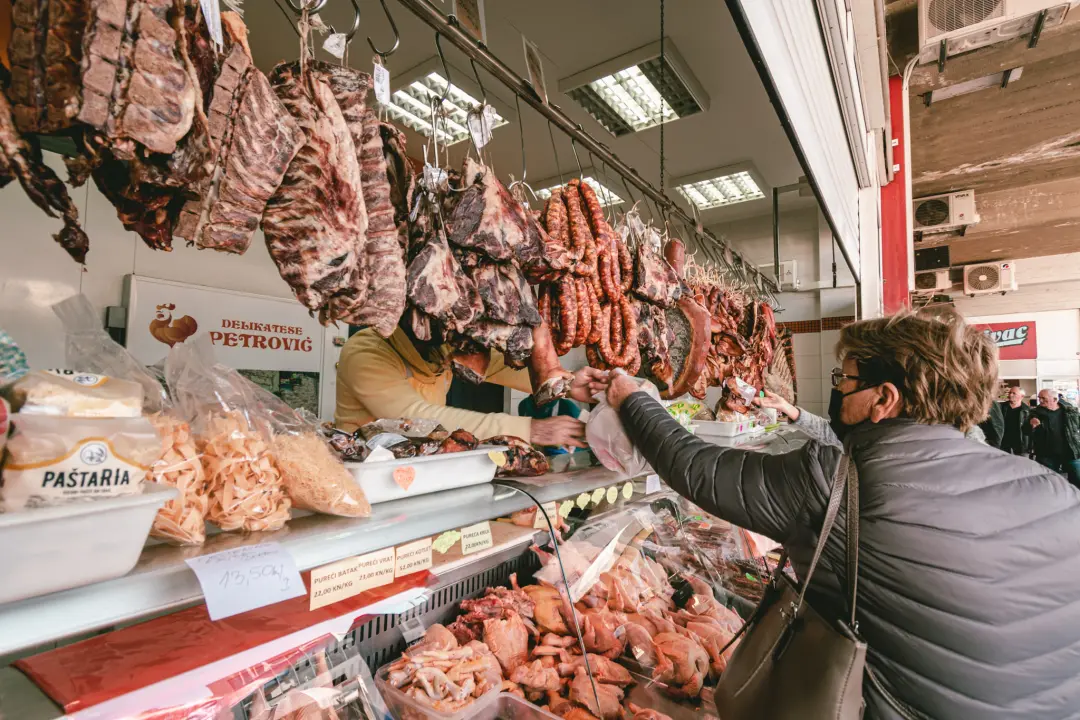 Tuke, pivci i patke na stolu i ovih blagdana: One najbolje nađite na pijaci u Delikatesama Petrović