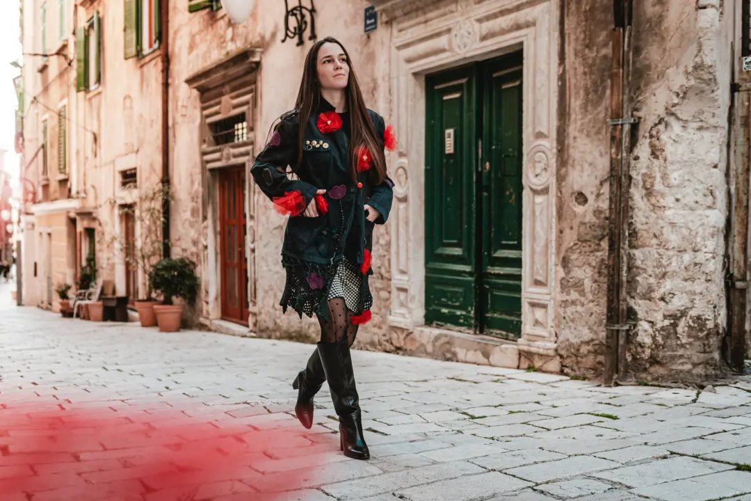 Galerija Juraj Dalmatinac u povodu Dana žena časti popustom na dizajnersku odjeću te Murtićeve i Vežine umjetnine