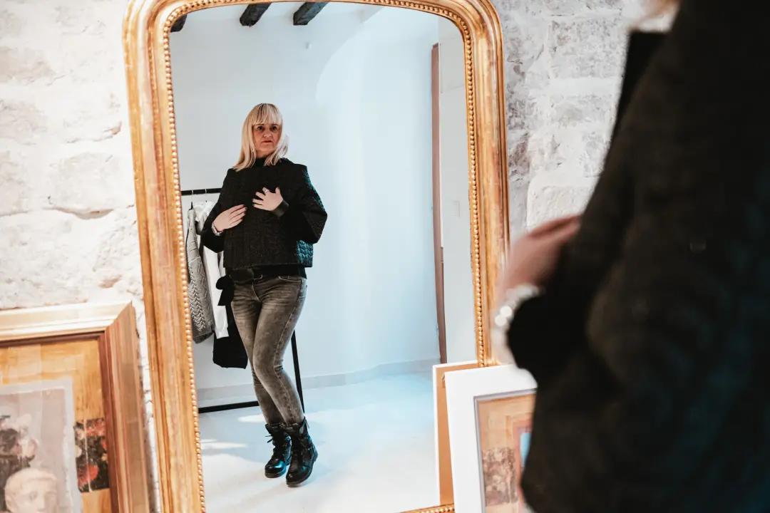 Galerija Juraj Dalmatinac u povodu Dana žena časti popustom na dizajnersku odjeću te Murtićeve i Vežine umjetnine