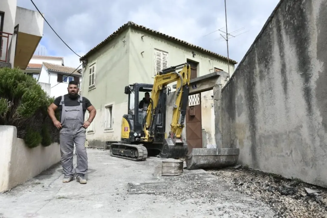 Velebitska raskopana bez ikakve najave: Stanarima blokirani ulazi, iz HEP-a kažu da je riječ o hitnom popravku