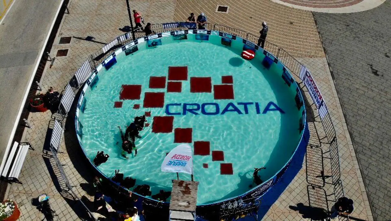 U eko-akciji očišćen Mali porat i lukobran u Vodicama 