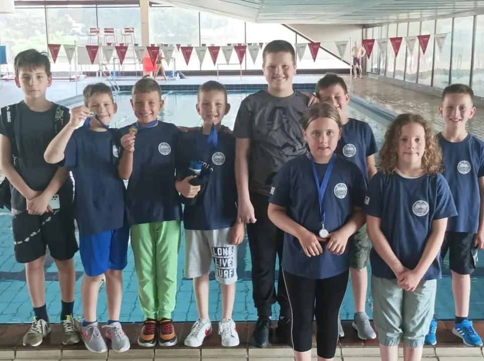 S puno medalja plivači šibenskog 'Mora' vratili su se iz Splita 