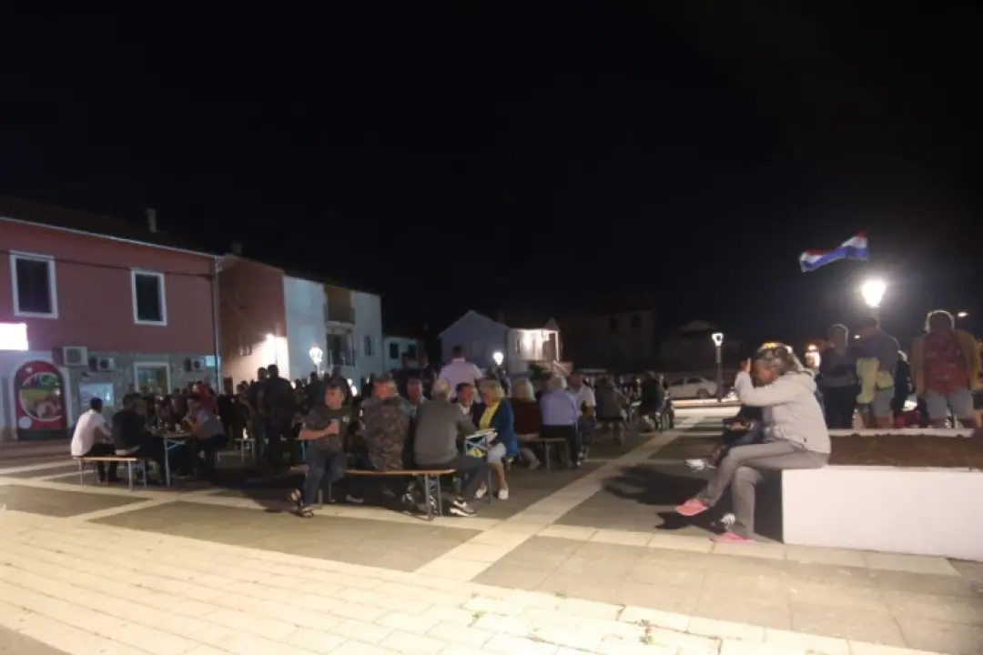 U Jezerima Dan državnosti proslavljen okupljanjem Samostalnog voda Tisno: 'Nismo samo borbena jedinica, već velika obitelj'