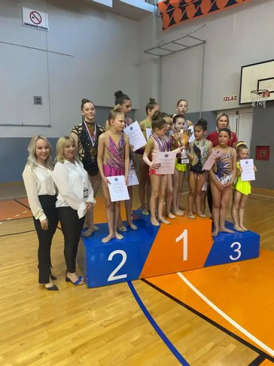 Ritmičarke Šibenik-Dalmacije osvojile pregršt odličja na domaćem terenu