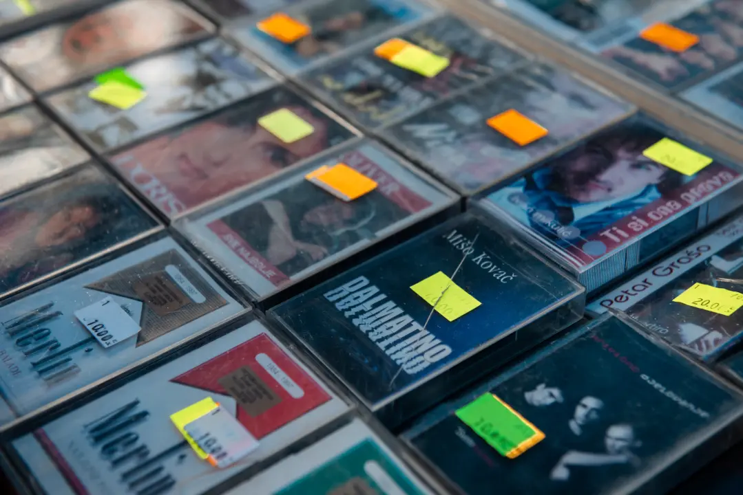 Bili smo na Benkovačkom sajmu: Najtraženija 'roba' su CD-evi Thompsona i Bulića, a za prasetinu se čeka red