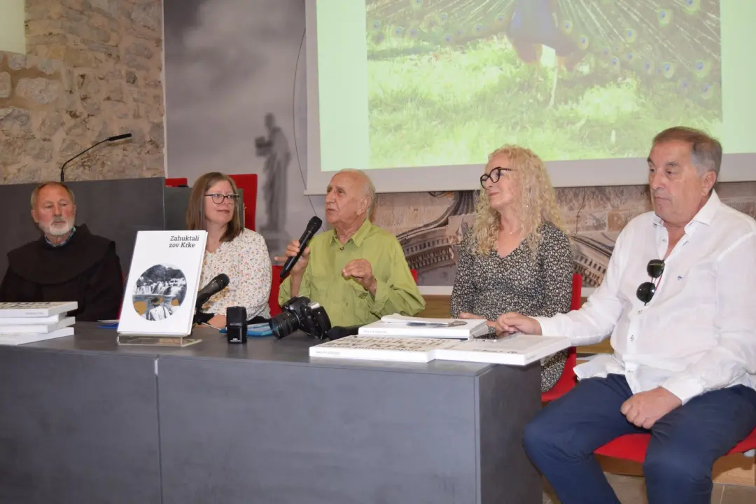 Predstavljena knjiga 'Zahuktali zov Krke', najstarijeg aktivnog šibenskog novinara Joška Čelara