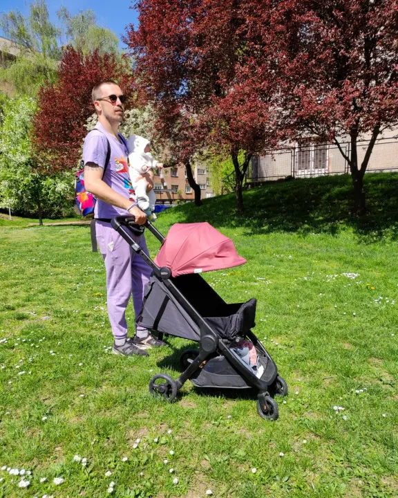 Petar je uzeo ženino prezime, bio na porodu i ne vidi čemu hvaliti očeve koji mijenjaju pelene: 'Dijete smo zajedno napravili'