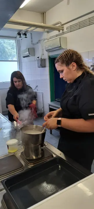 Polaznici POU Šibenik uspješno završili program prekvalifikacije za kuhare, konobare, pekare i slastičare!
