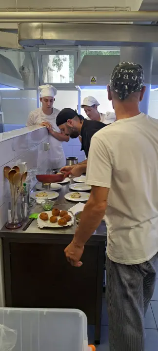 Polaznici POU Šibenik uspješno završili program prekvalifikacije za kuhare, konobare, pekare i slastičare!