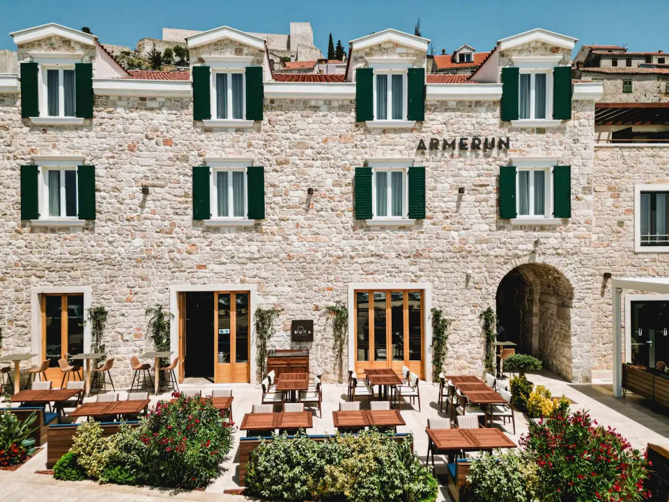 Buta je nova šibenska gastro destinacija: Uživajte u mediteranskim jelima na terasi okruženoj začinima