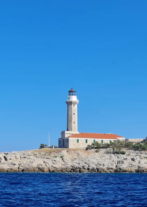Bili smo na Palagruži, Lastovu, Proizdu i Biševu: Plaže na kopnu su ok, ali ništa se ne može usporediti s jedrenjem oko dalmatinskih otoka